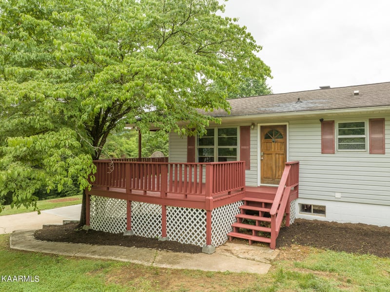 182 Humphrey Cemetery Cir, Heiskell, TN 37754