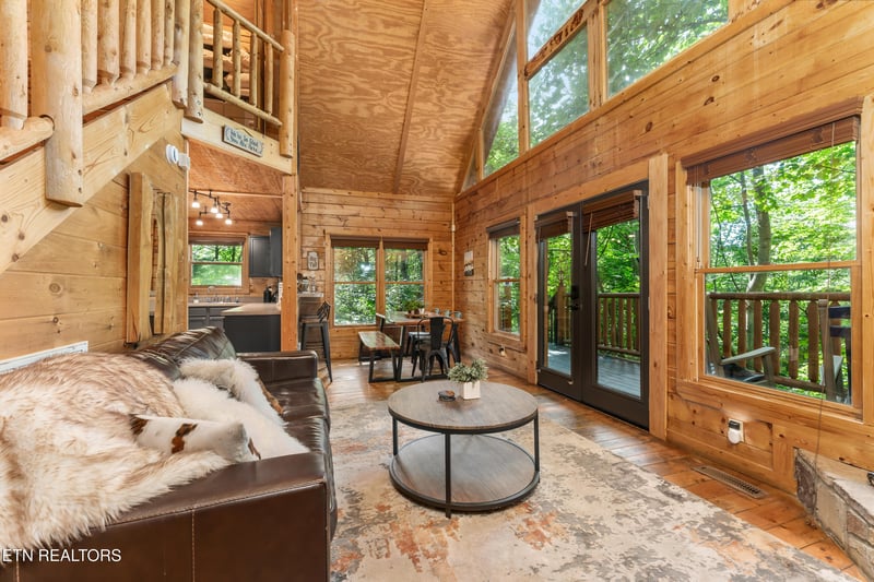 1820 Beach Front Dr, Sevierville, TN 37876