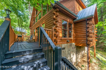 1820 Beach Front Dr, Sevierville, TN 37876