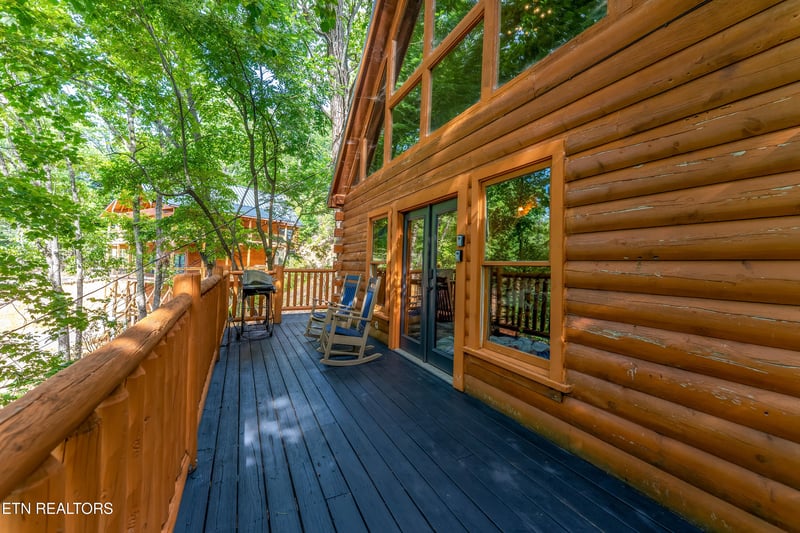 1820 Beach Front Dr, Sevierville, TN 37876
