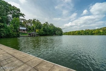 1820 Crazyhorse Dr, Maryville, TN 37801