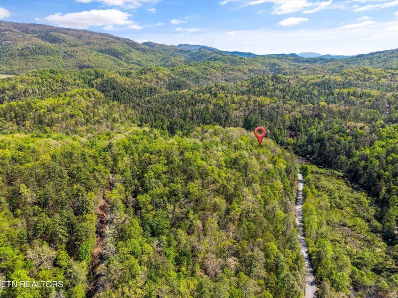 1820 Oakwood Rd, Walland, TN 37886