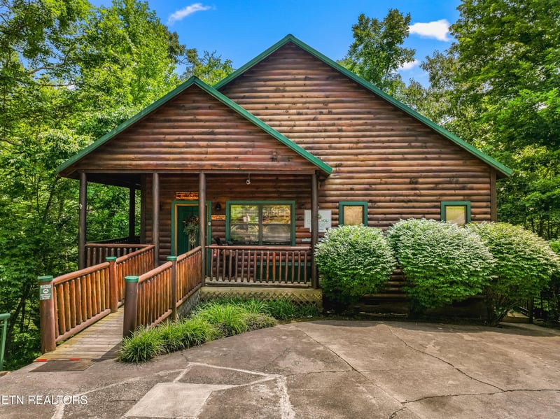 1820 Skyhawk Ln, Sevierville, TN 37876