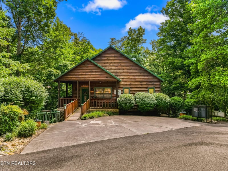 1820 Skyhawk Ln, Sevierville, TN 37876