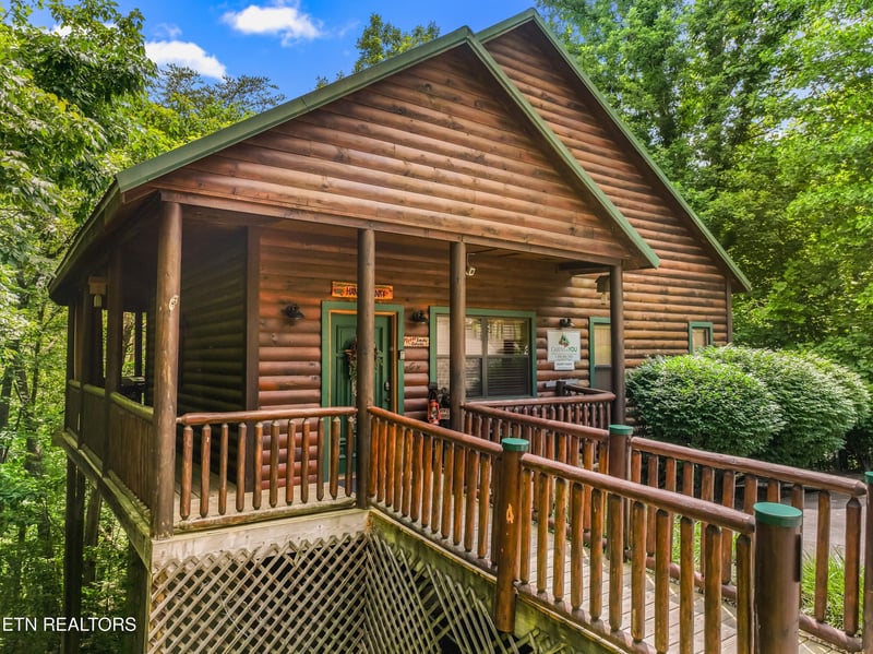 1820 Skyhawk Ln, Sevierville, TN 37876