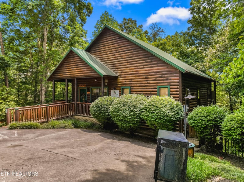 1820 Skyhawk Ln, Sevierville, TN 37876