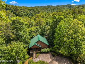 1820 Skyhawk Ln, Sevierville, TN 37876