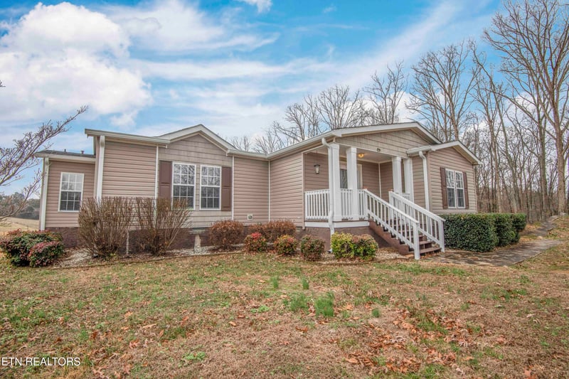 18200 Sunnyside Rd, Philadelphia, TN 37846