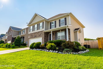 1821 Point Wood Dr, Knoxville, TN 37920