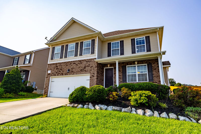 1821 Point Wood Dr, Knoxville, TN 37920