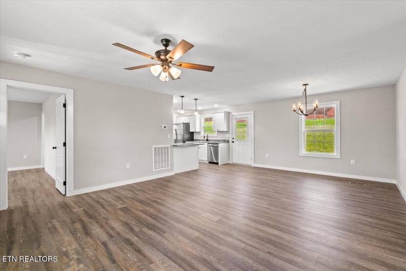 1822 Loop Rd, Lafollette, TN 37766