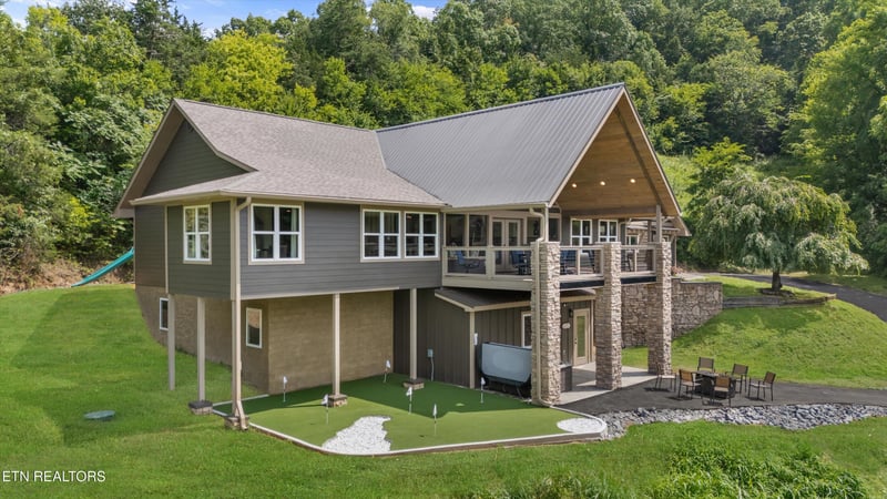 1823 Alvins Ridge Dr, Sevierville, TN 37876
