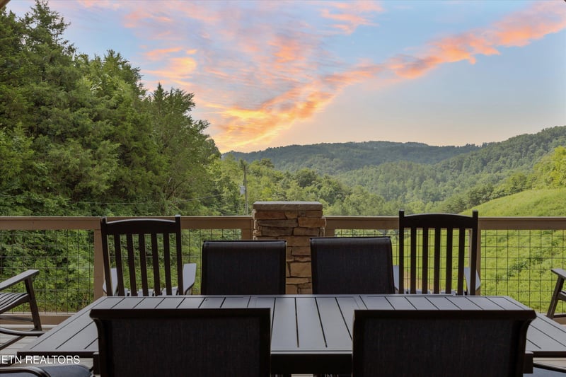 1823 Alvins Ridge Dr, Sevierville, TN 37876