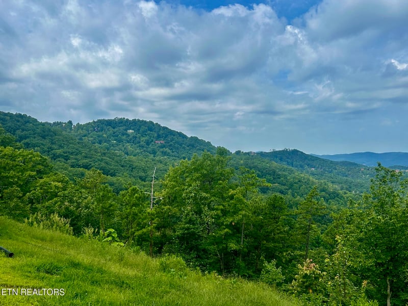 1824 Pinestand Ridge Way, Sevierville, TN 37862