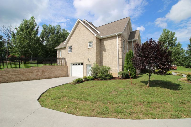 1824 Placid Dr, Sevierville, TN 37862