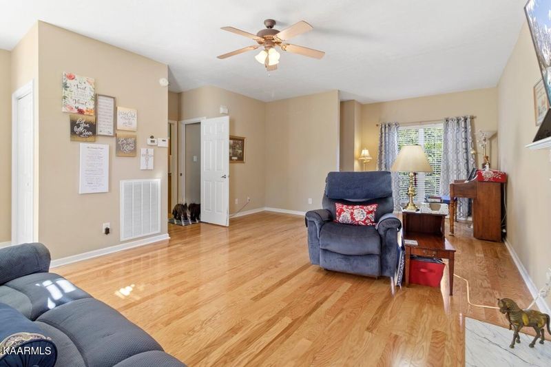 1824 Silver Cloud Ln, Knoxville, TN 37909