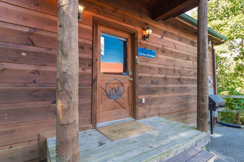 1825 Cherry View Ln, Sevierville, TN 37876