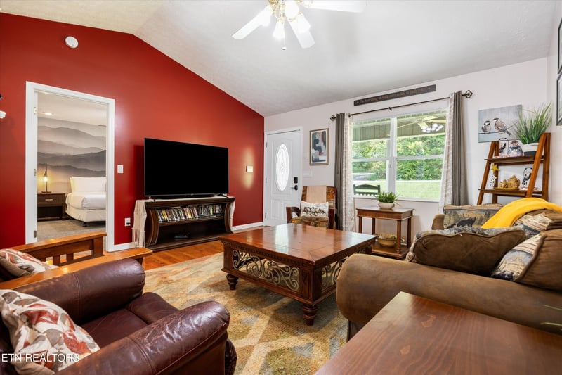 1825 Sunnydale Dr, Sevierville, TN 37862