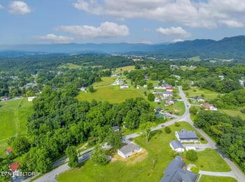 1826 Loop Rd, Lafollette, TN 37766