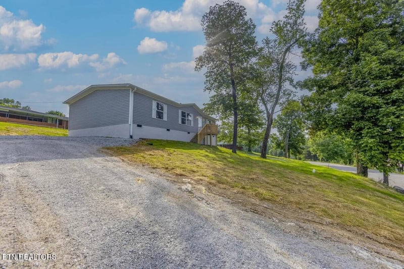 1826 Loop Rd, Lafollette, TN 37766
