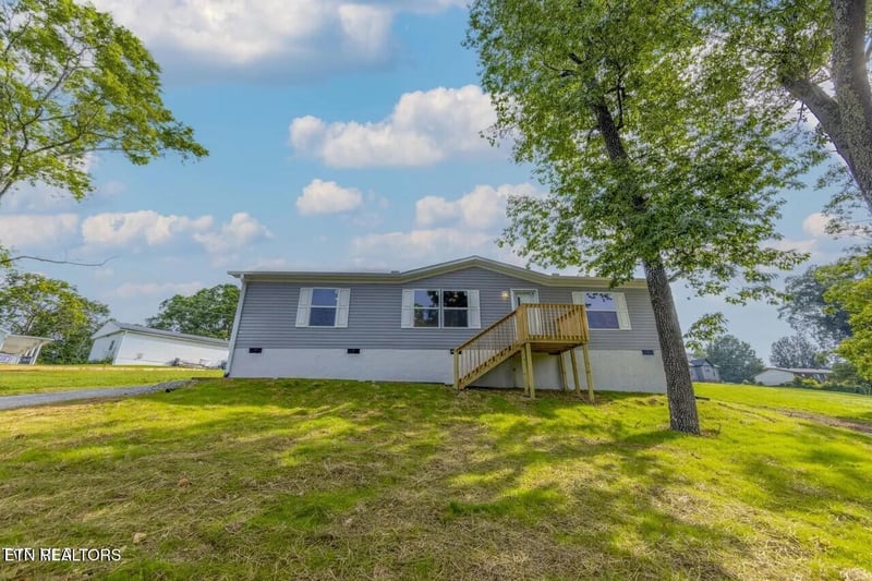 1826 Loop Rd, Lafollette, TN 37766