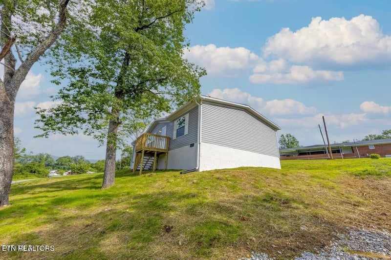 1826 Loop Rd, Lafollette, TN 37766