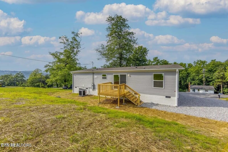 1826 Loop Rd, Lafollette, TN 37766