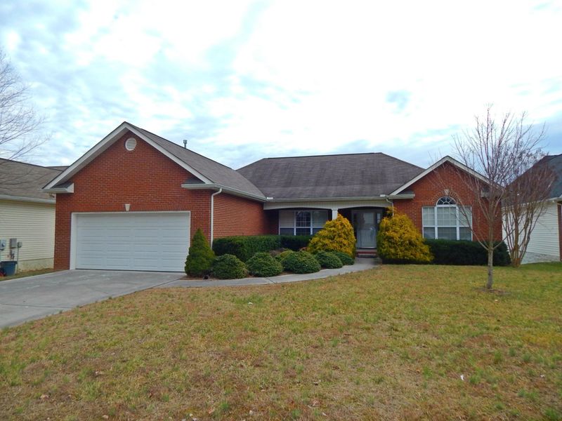 1827 Bombay Ln, Knoxville, TN 37932