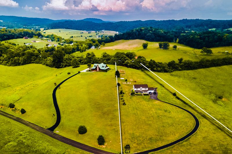 1829 Holston River Dr, Rutledge, TN 37861