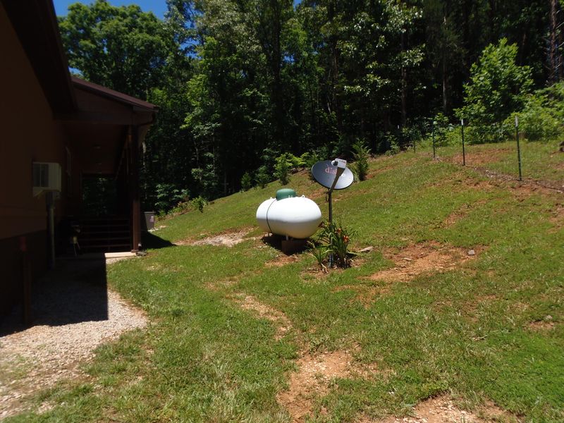183 Everhart Rd, Tellico Plains, TN 37385