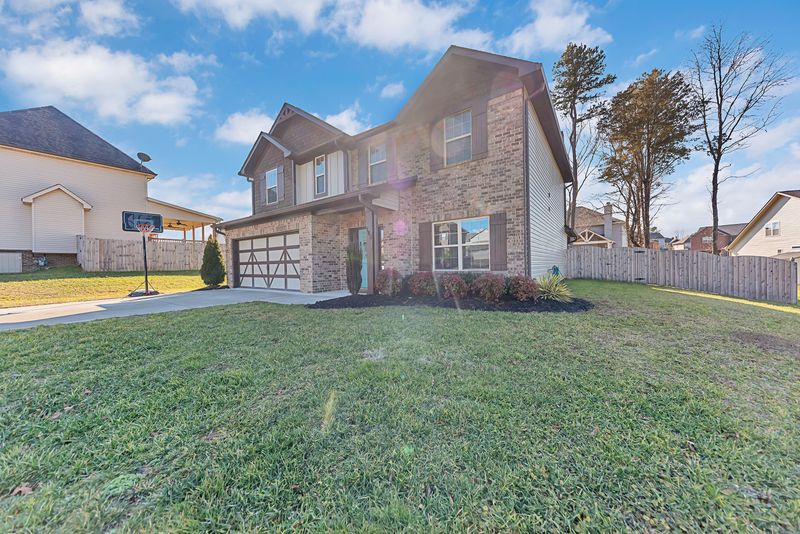 183 Grayleaf Ln, Lenoir City, TN 37771