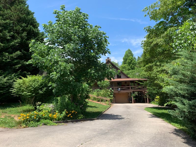 183 Hilltop Ln, Jacksboro, TN 37757