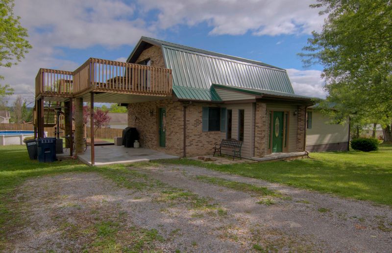 183 Jacksboro Elementary School Rd, Jacksboro, TN 37757