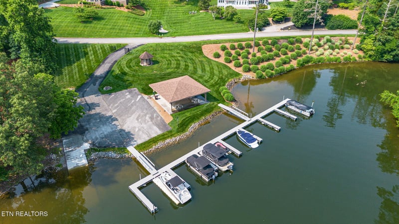 183 Lake Crest Dr, Lenoir City, TN 37772