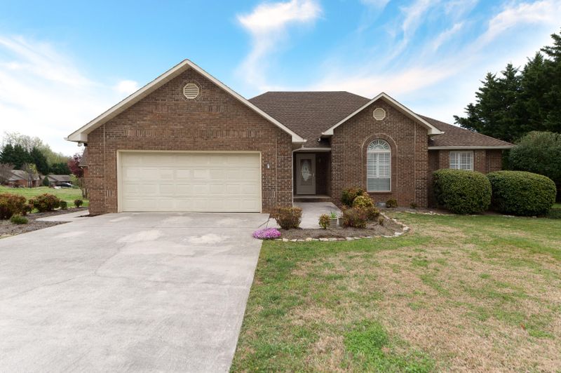 183 Manchester Dr, Maryville, TN 37803