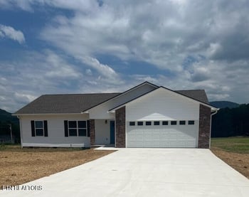 183 Meadow Dr, Oliver Springs, TN 37840