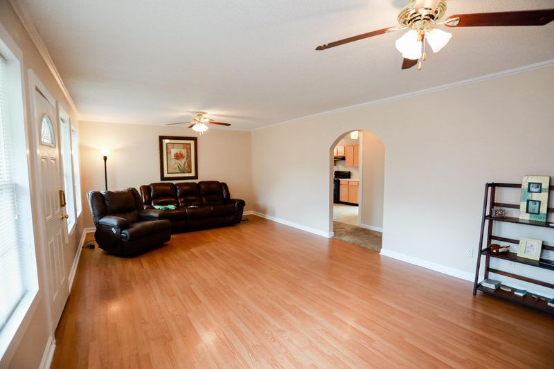 183 S Burress Ln, Jacksboro, TN 37757