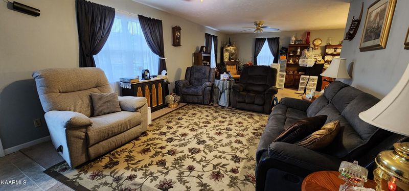 183 Shannon Rd, Jacksboro, TN 37757