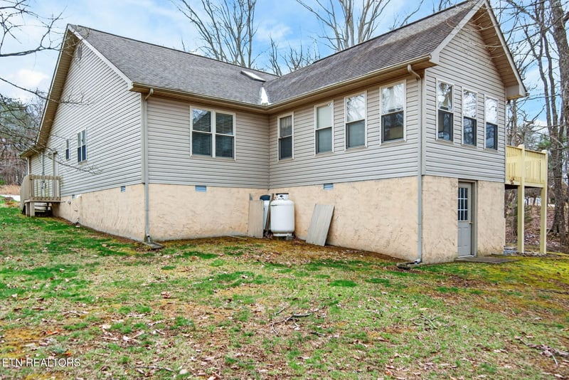 183 Trentwood Dr, Crossville, TN 38558