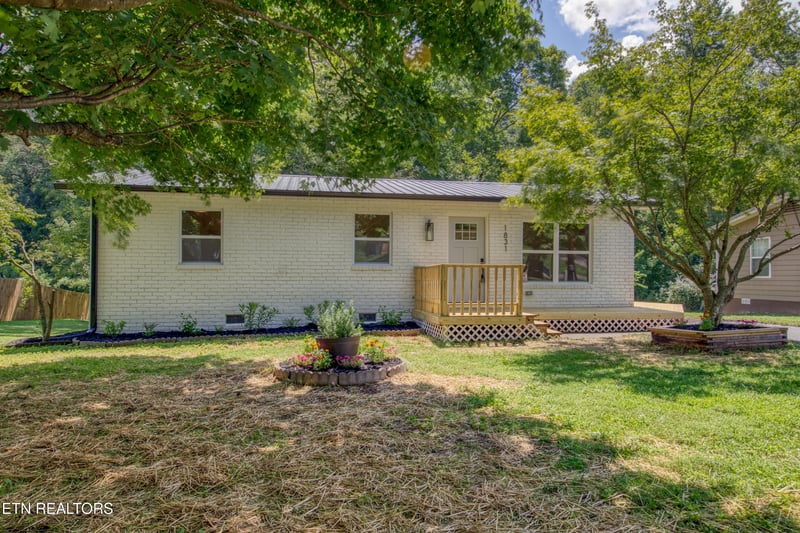 1831 Outer Dr, Lenoir City, TN 37771