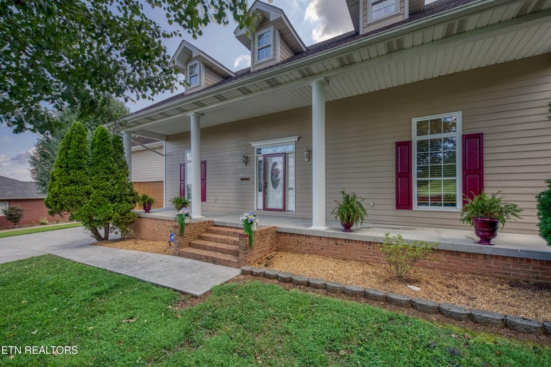 1833 Edward Dr, Sevierville, TN 37876