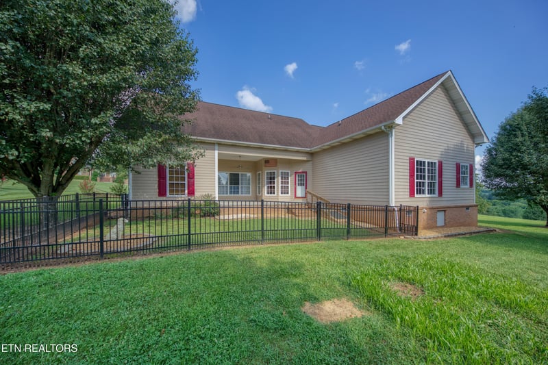 1833 Edward Dr, Sevierville, TN 37876