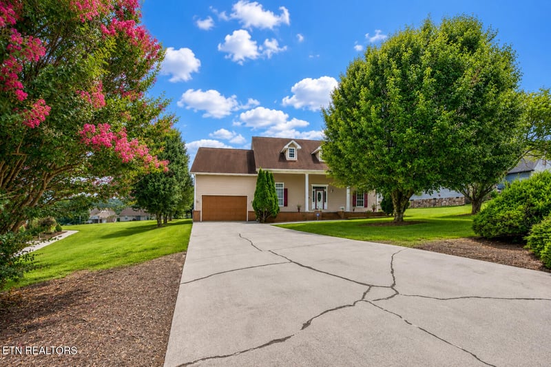 1833 Edward Dr, Sevierville, TN 37876