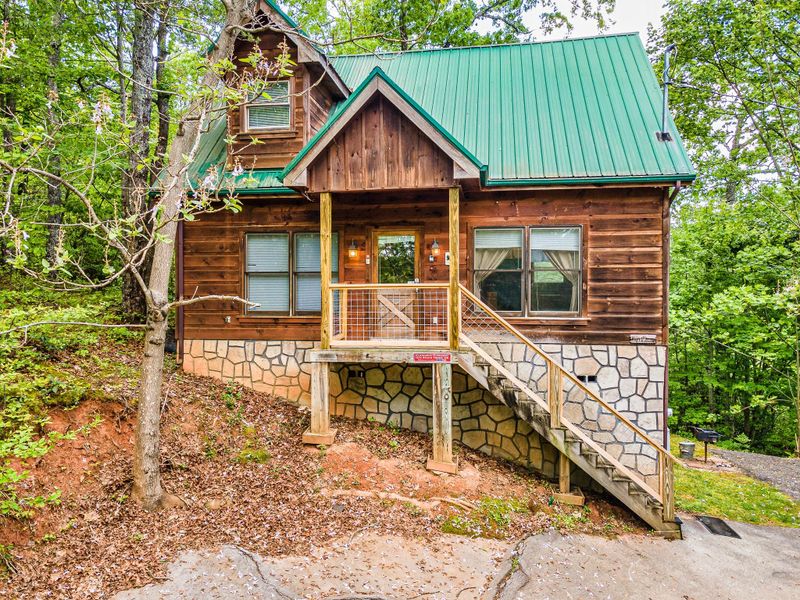 1834 Beach Front Dr, Sevierville, TN 37876