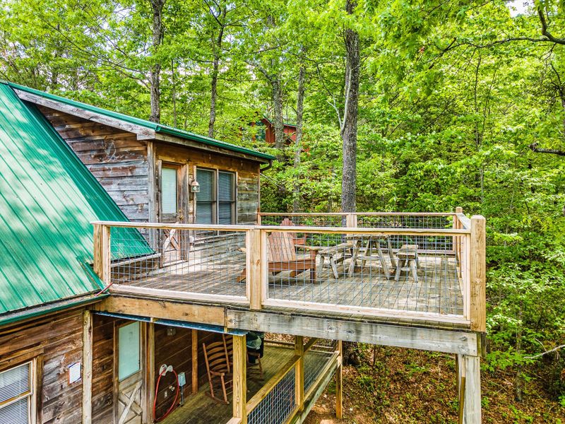 1834 Beach Front Dr, Sevierville, TN 37876