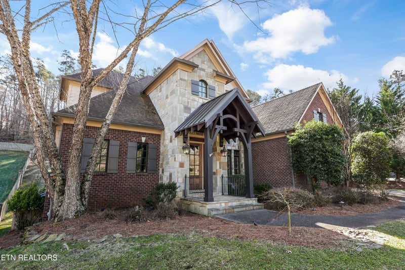 1834 Duncan Woods Ln, Knoxville, TN 37919