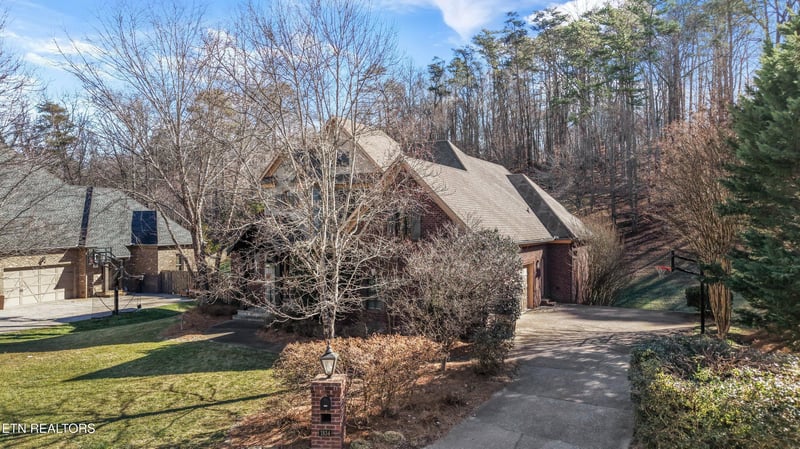 1834 Duncan Woods Ln, Knoxville, TN 37919