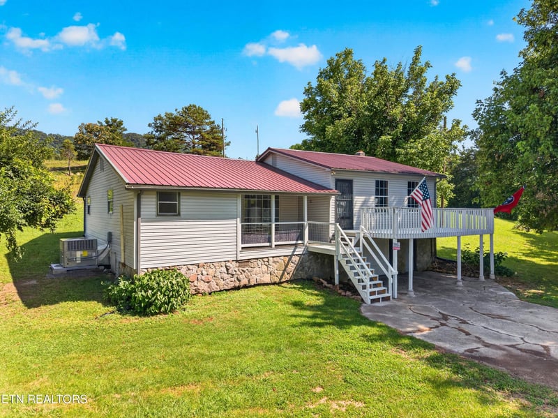 1834 Mountain Valley Highway 131, Thorn Hill, TN 37881
