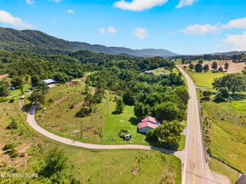 1834 Mountain Valley Highway 131, Thorn Hill, TN 37881