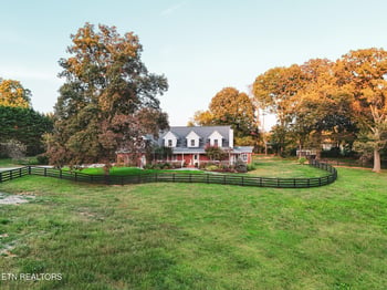 1834 Turkey Pen Ln, Lenoir City, TN 37772